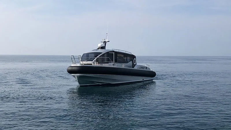 Arbeits-RIB Next Marine Chameleon CC10GT auf dem Wasser
